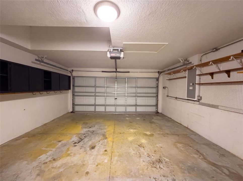 Activo con contrato: $305,000 (4 camas, 2 baños, 1808 Pies cuadrados)