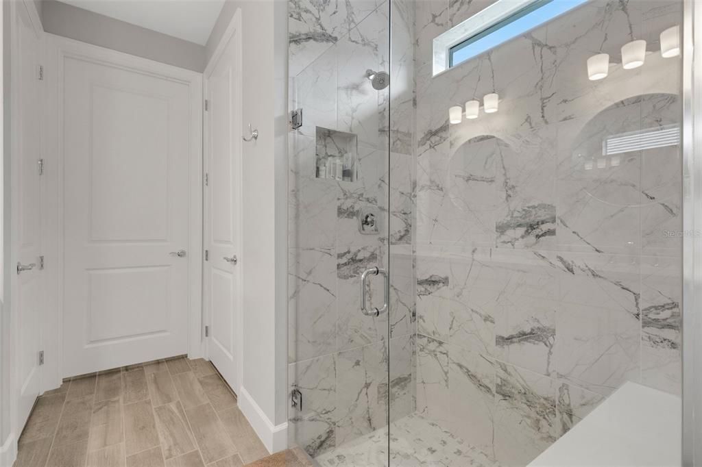 Activo con contrato: $575,000 (2 camas, 2 baños, 1405 Pies cuadrados)