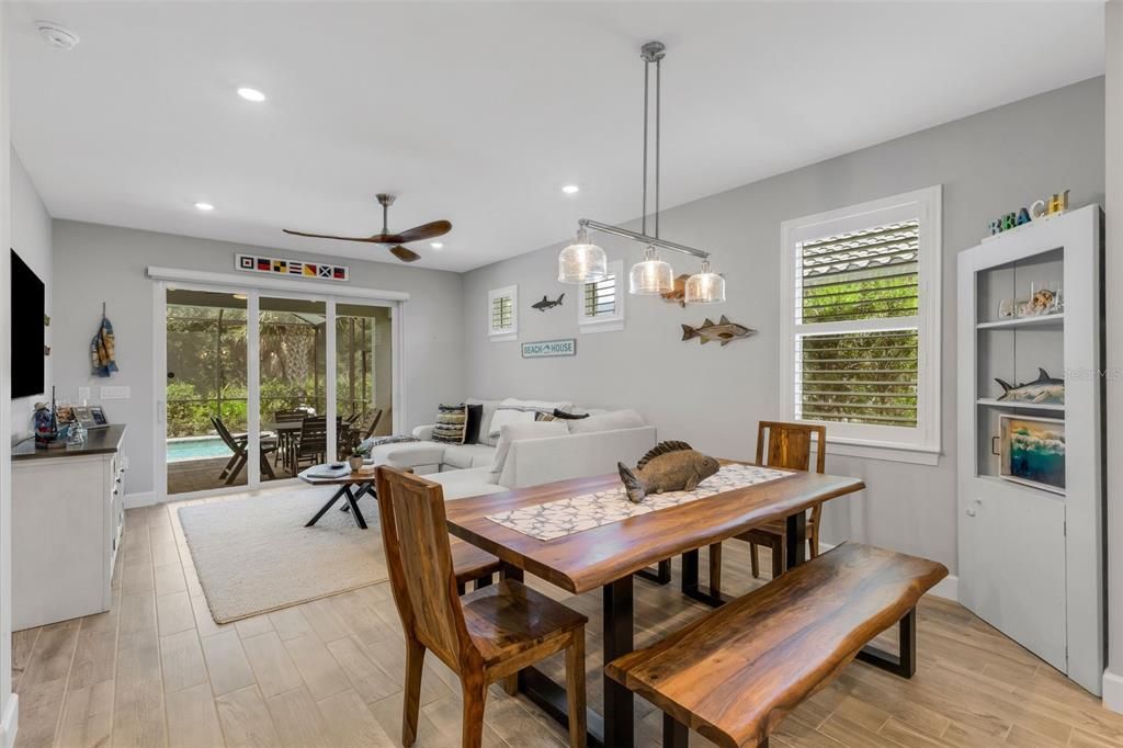 Activo con contrato: $575,000 (2 camas, 2 baños, 1405 Pies cuadrados)