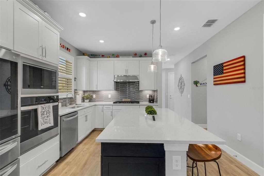 Activo con contrato: $575,000 (2 camas, 2 baños, 1405 Pies cuadrados)