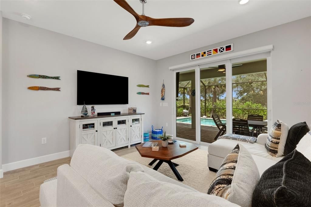 Activo con contrato: $575,000 (2 camas, 2 baños, 1405 Pies cuadrados)