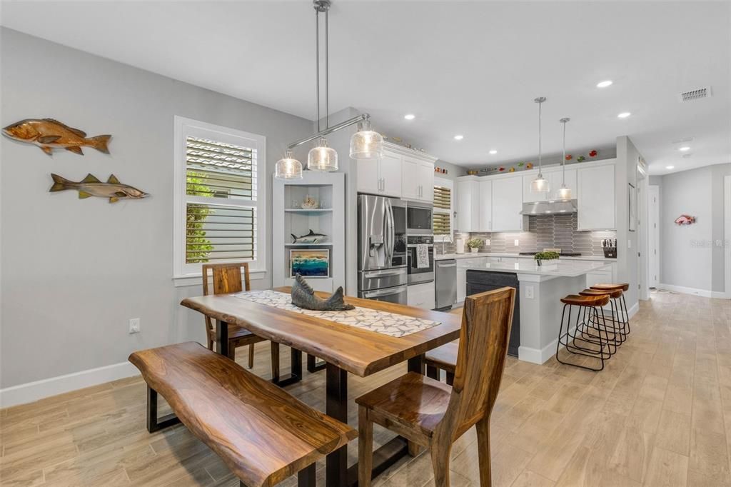 Activo con contrato: $575,000 (2 camas, 2 baños, 1405 Pies cuadrados)