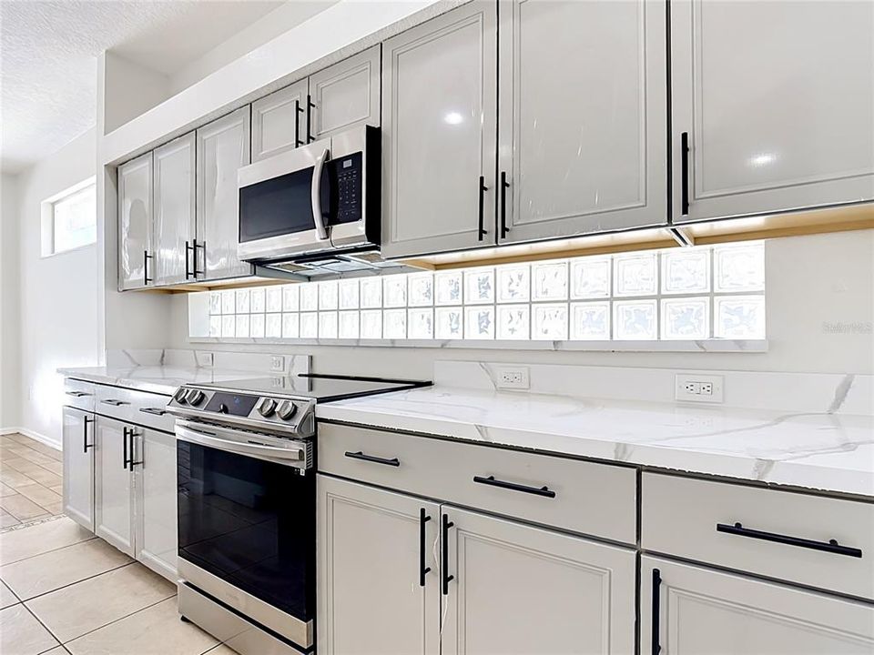 В аренду: $2,700 (4 спален, 2 ванн, 1701 Квадратных фут)