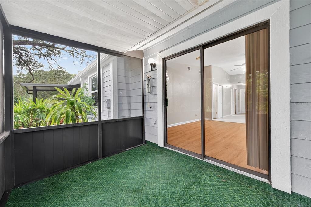 For Rent: $1,650 (2 beds, 2 baths, 976 Square Feet)