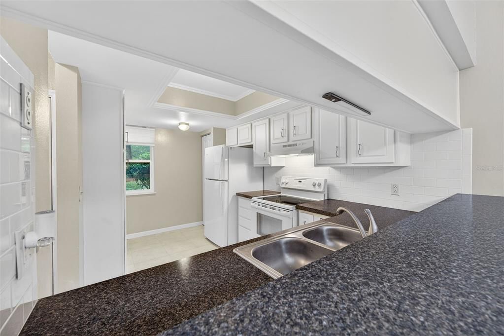 For Rent: $1,650 (2 beds, 2 baths, 976 Square Feet)
