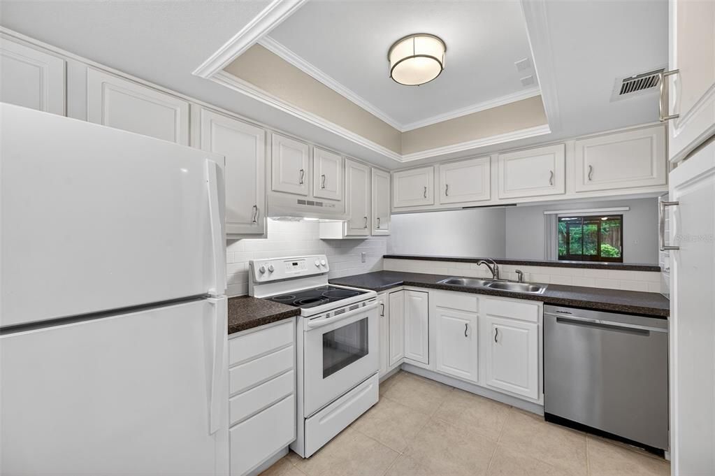 For Rent: $1,650 (2 beds, 2 baths, 976 Square Feet)
