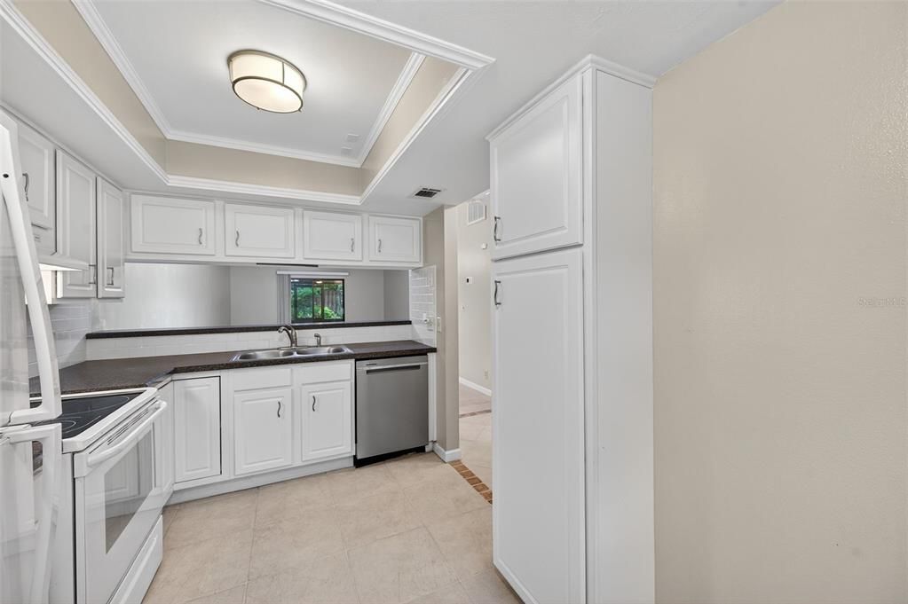 For Rent: $1,650 (2 beds, 2 baths, 976 Square Feet)