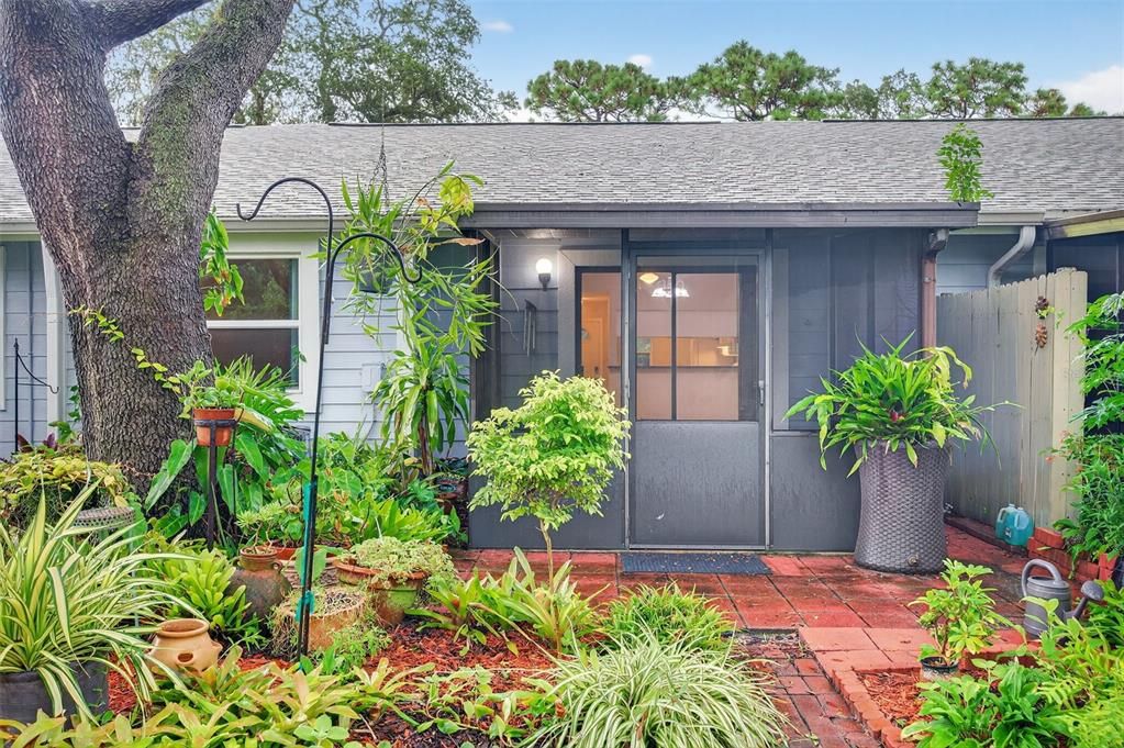 For Rent: $1,650 (2 beds, 2 baths, 976 Square Feet)