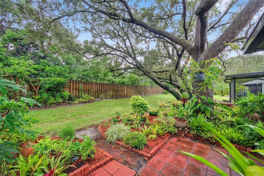 For Rent: $1,650 (2 beds, 2 baths, 976 Square Feet)