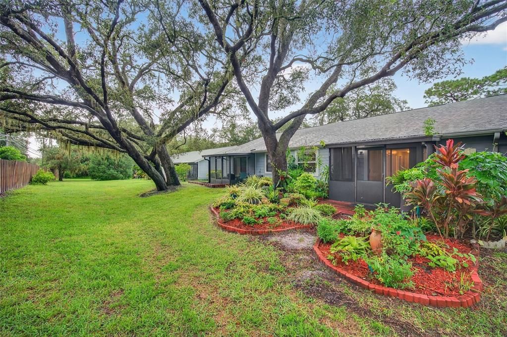 For Rent: $1,650 (2 beds, 2 baths, 976 Square Feet)