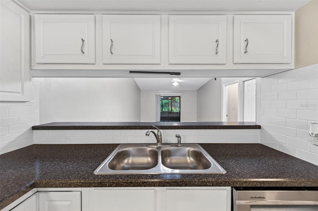 For Rent: $1,650 (2 beds, 2 baths, 976 Square Feet)