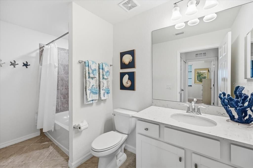 For Sale: $290,000 (2 beds, 2 baths, 1121 Square Feet)