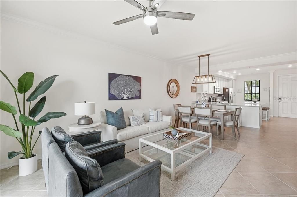 For Sale: $290,000 (2 beds, 2 baths, 1121 Square Feet)