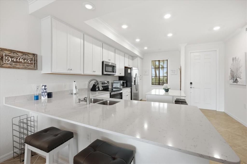 For Sale: $290,000 (2 beds, 2 baths, 1121 Square Feet)
