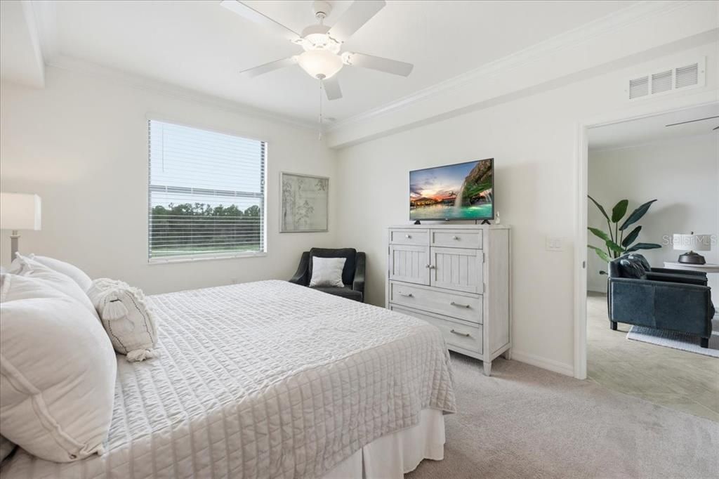 For Sale: $290,000 (2 beds, 2 baths, 1121 Square Feet)