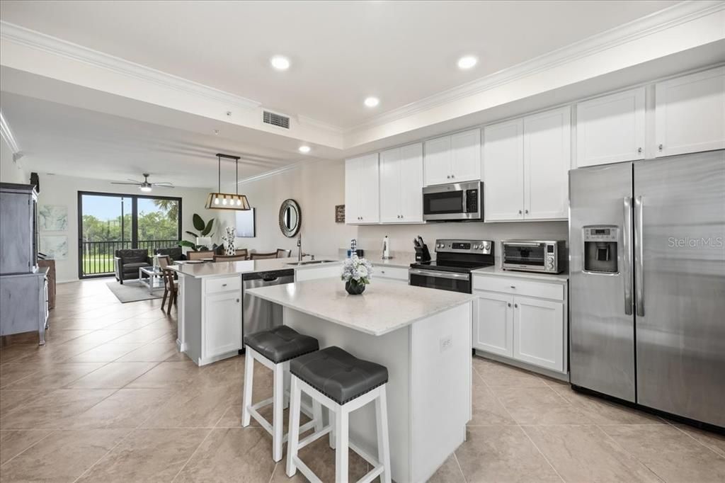 For Sale: $290,000 (2 beds, 2 baths, 1121 Square Feet)