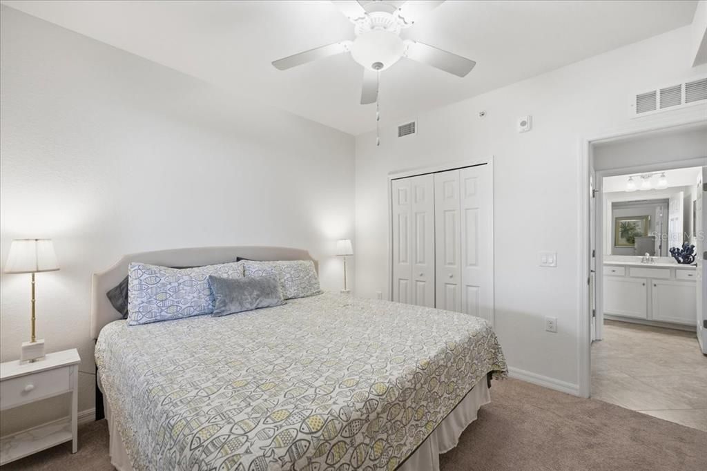 For Sale: $290,000 (2 beds, 2 baths, 1121 Square Feet)
