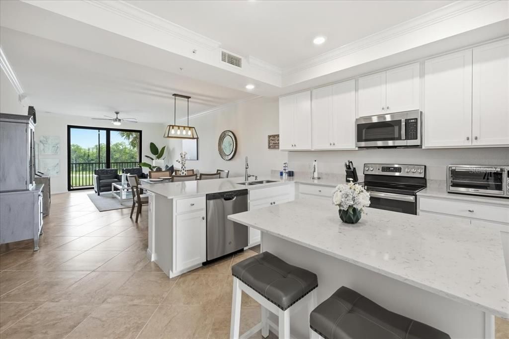 For Sale: $290,000 (2 beds, 2 baths, 1121 Square Feet)