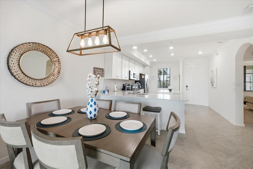 For Sale: $290,000 (2 beds, 2 baths, 1121 Square Feet)