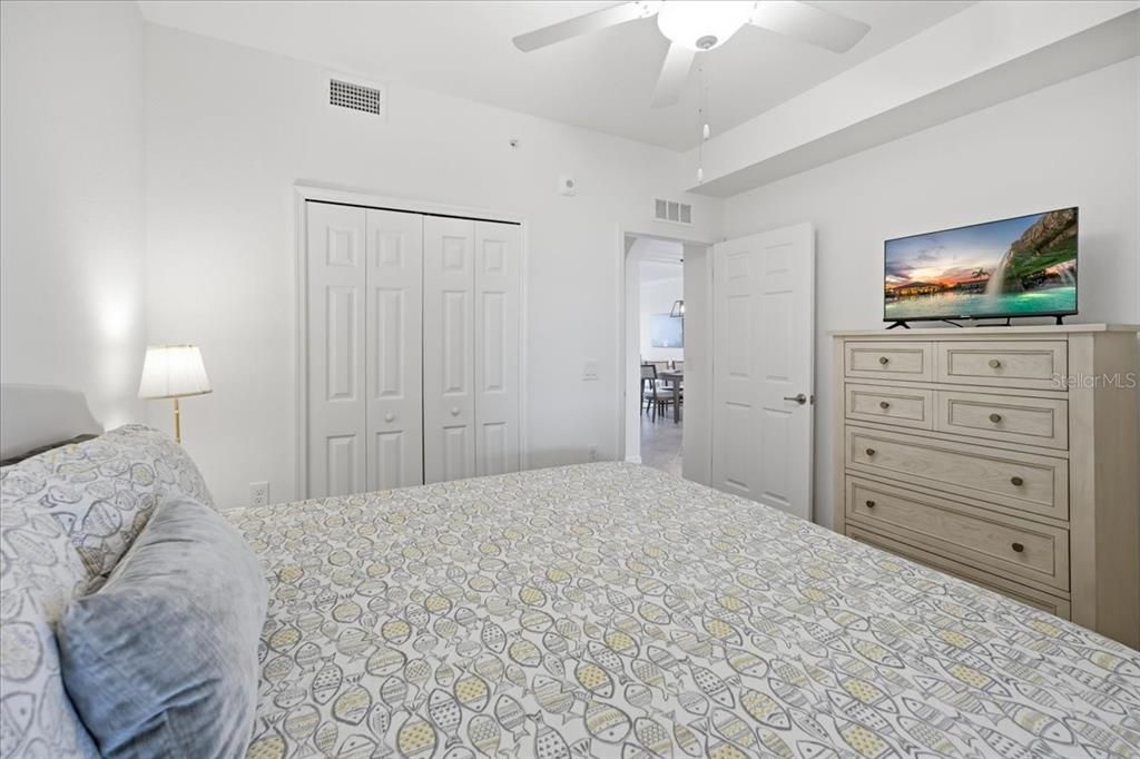 For Sale: $290,000 (2 beds, 2 baths, 1121 Square Feet)