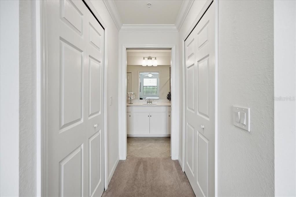 For Sale: $290,000 (2 beds, 2 baths, 1121 Square Feet)