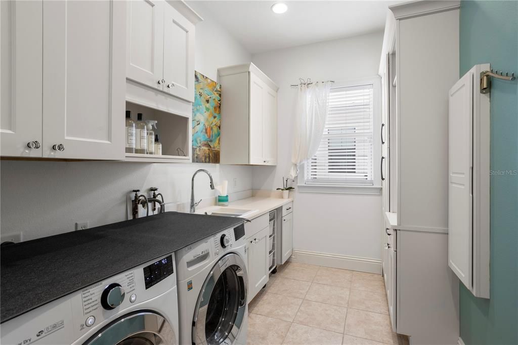 En Venta: $1,879,000 (5 camas, 4 baños, 3992 Pies cuadrados)