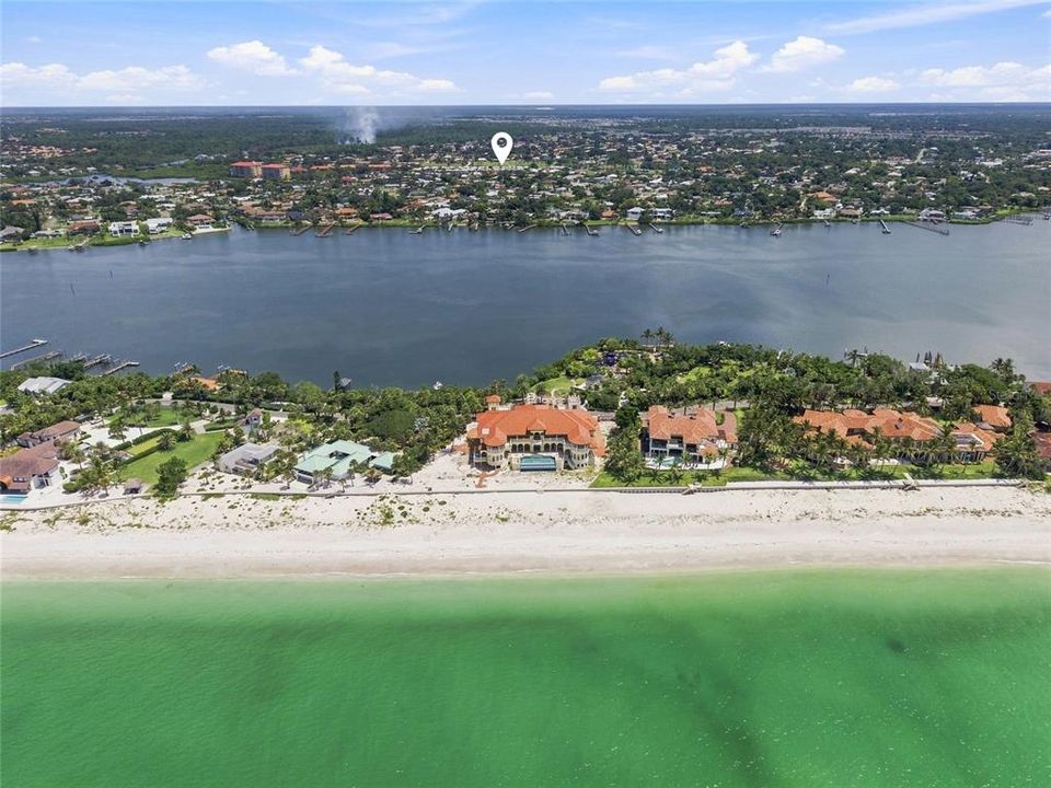 На продажу: $2,850,000 (4.18 acres)