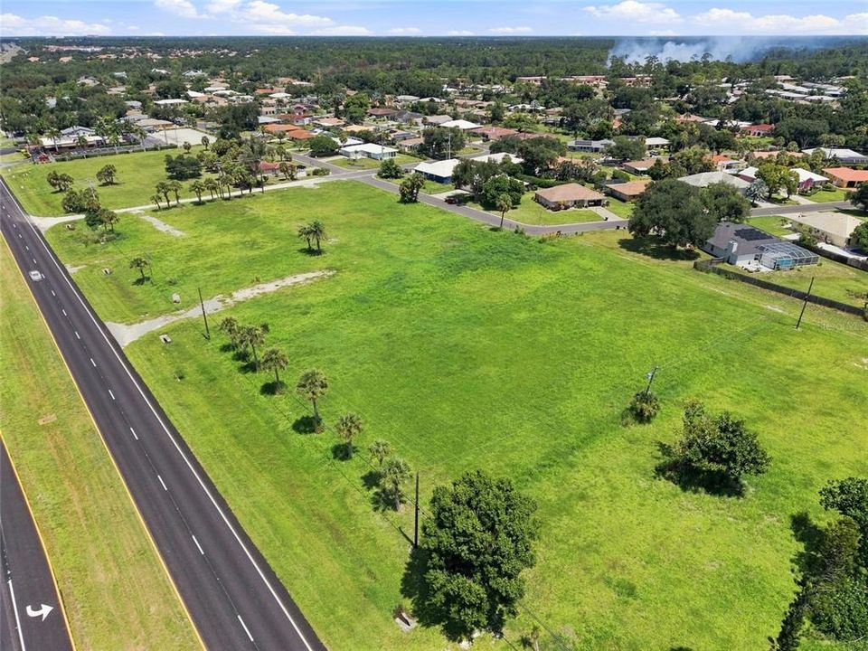 На продажу: $2,850,000 (4.18 acres)