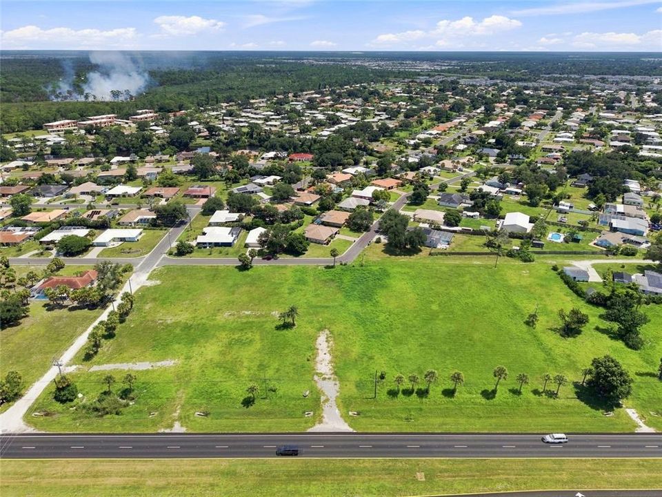 На продажу: $2,850,000 (4.18 acres)