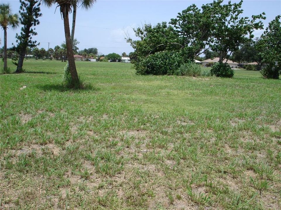 For Sale: $2,850,000 (4.18 acres)