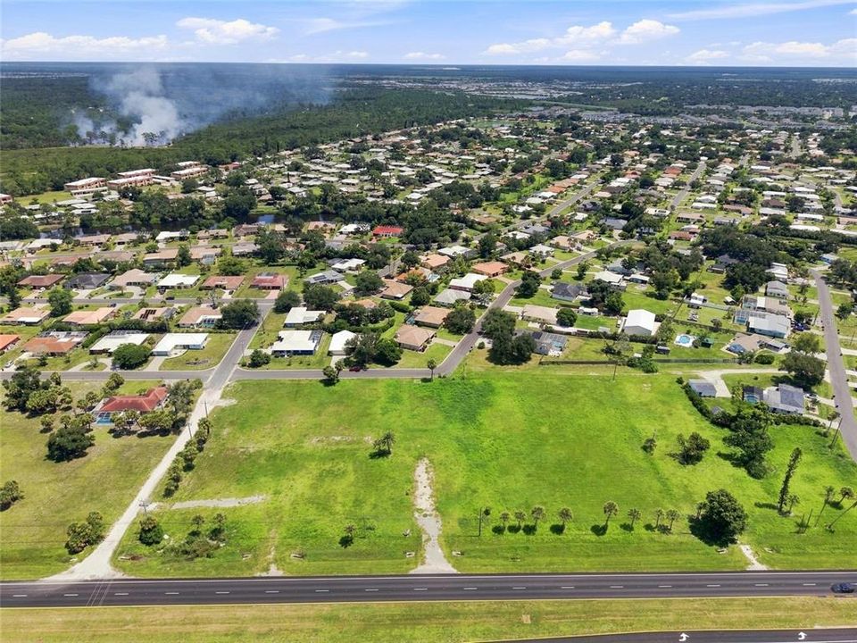 На продажу: $2,850,000 (4.18 acres)