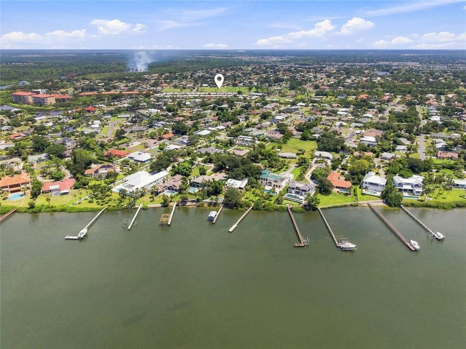 На продажу: $2,850,000 (4.18 acres)