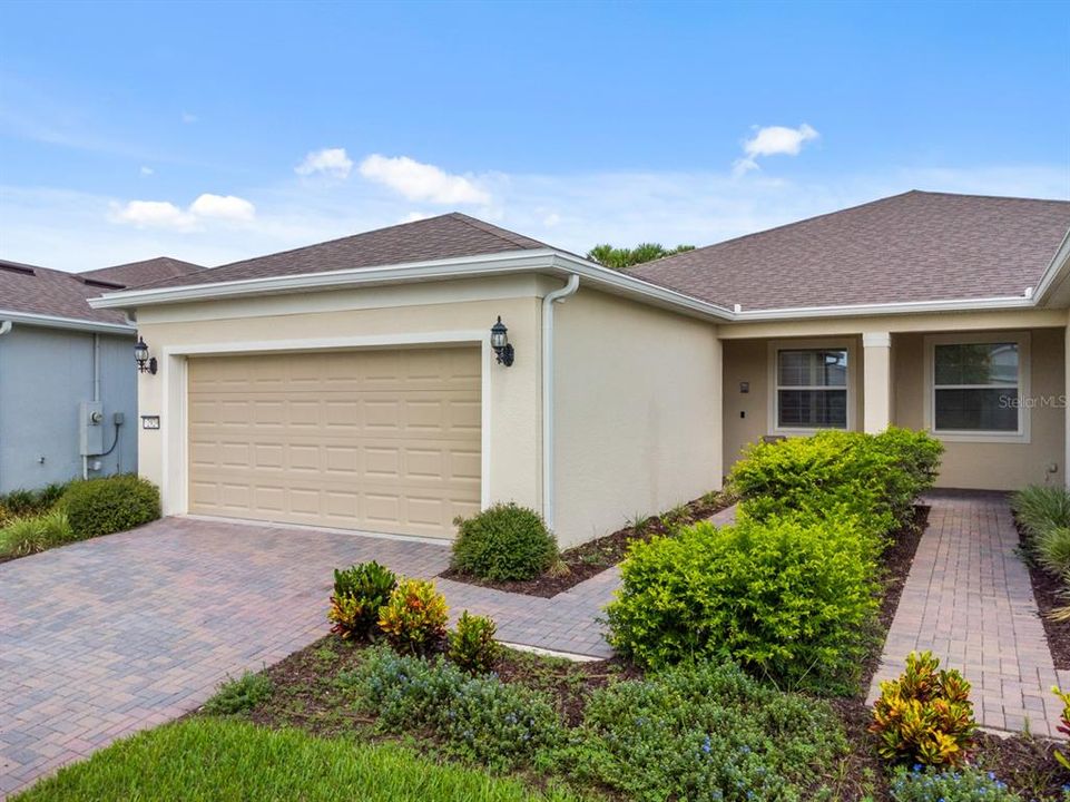 For Rent: $2,595 (3 beds, 2 baths, 1584 Square Feet)