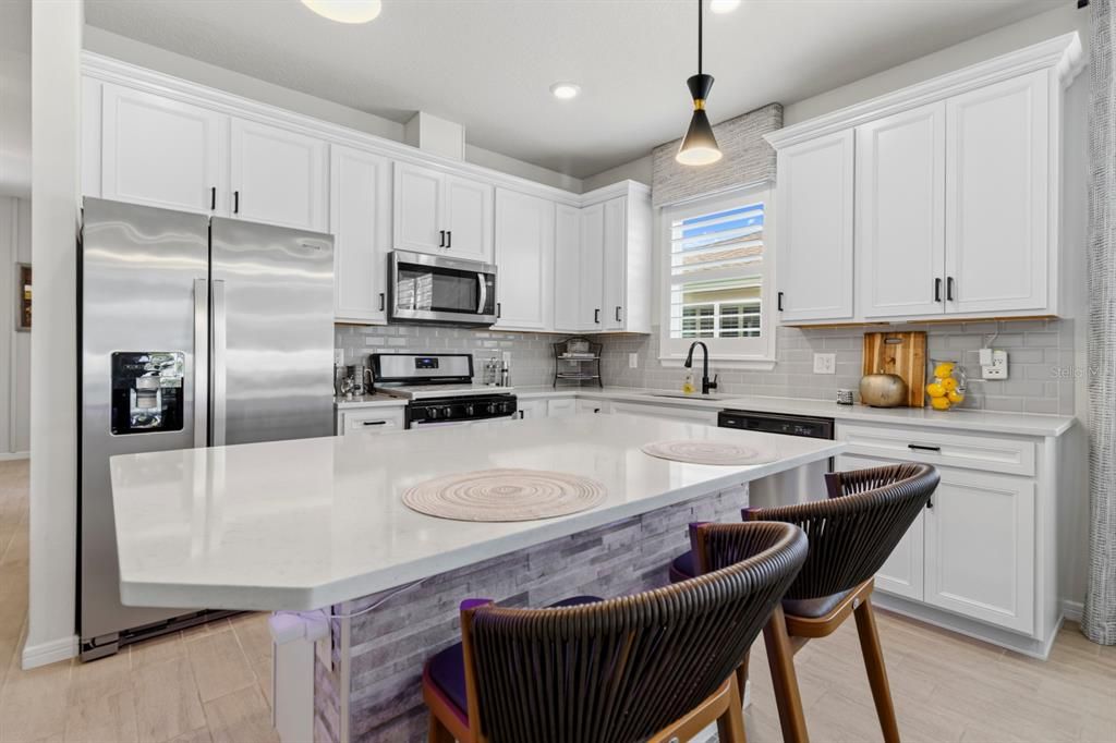 For Rent: $2,595 (3 beds, 2 baths, 1584 Square Feet)