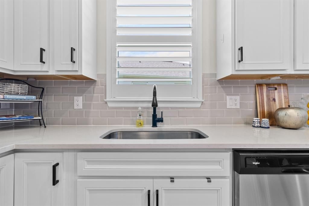 For Rent: $2,595 (3 beds, 2 baths, 1584 Square Feet)