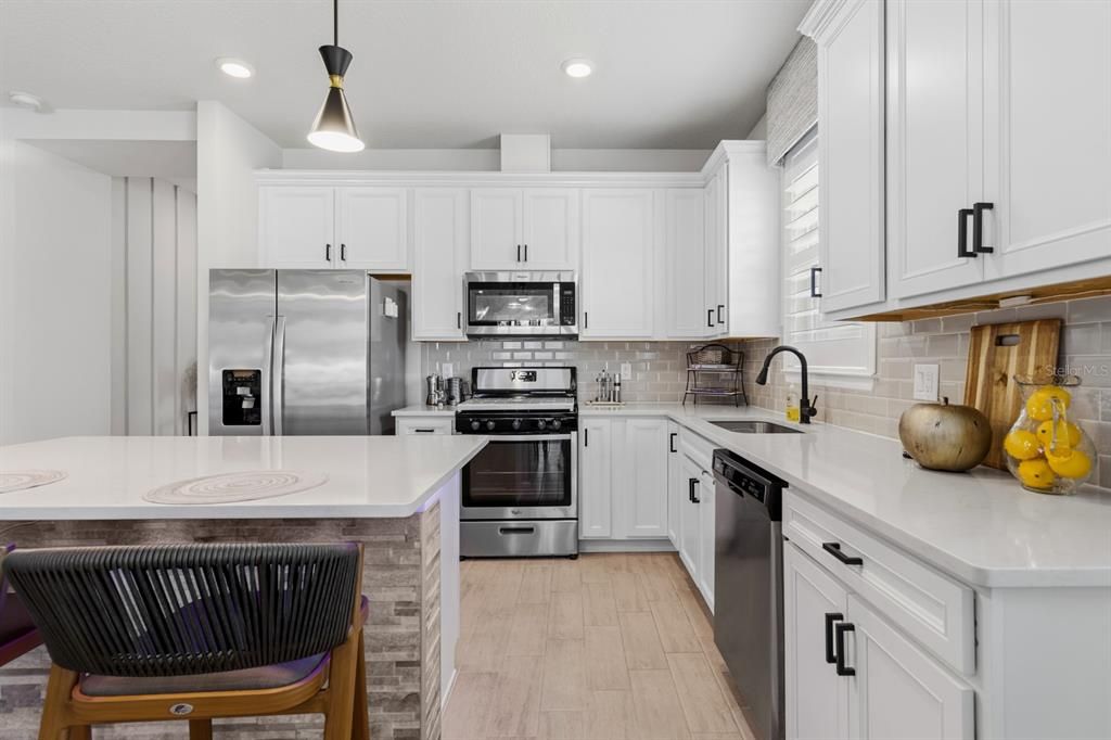 For Rent: $2,595 (3 beds, 2 baths, 1584 Square Feet)