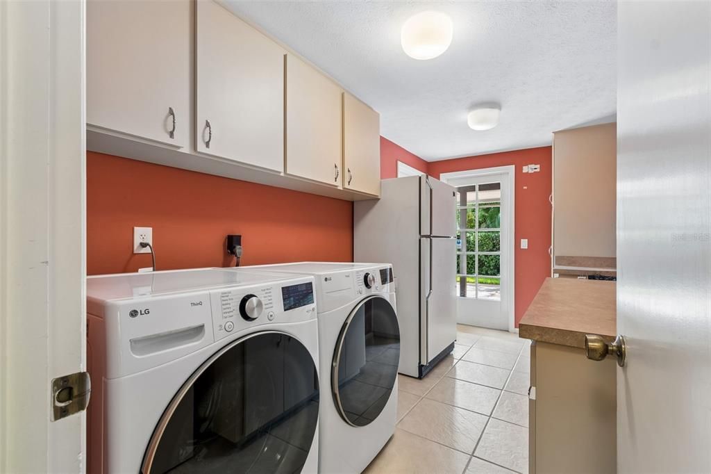 Active With Contract: $750,000 (4 beds, 2 baths, 2756 Square Feet)