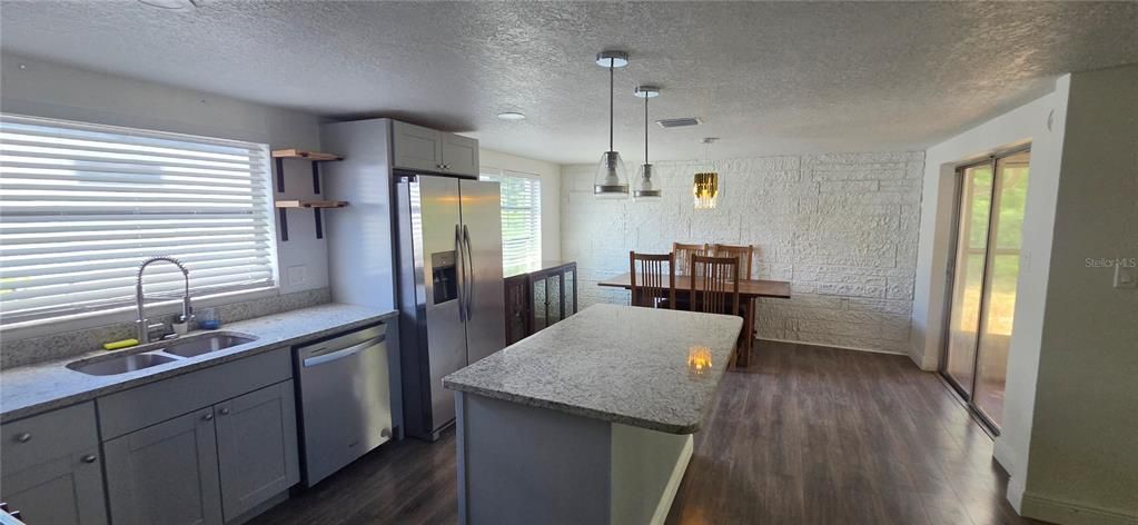 En Venta: $225,000 (3 camas, 2 baños, 1442 Pies cuadrados)