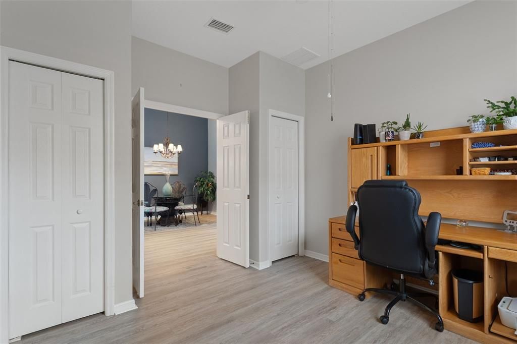 Под контрактом: $348,900 (3 спален, 2 ванн, 1686 Квадратных фут)