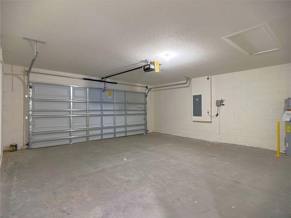 For Rent: $2,350 (4 beds, 2 baths, 1828 Square Feet)