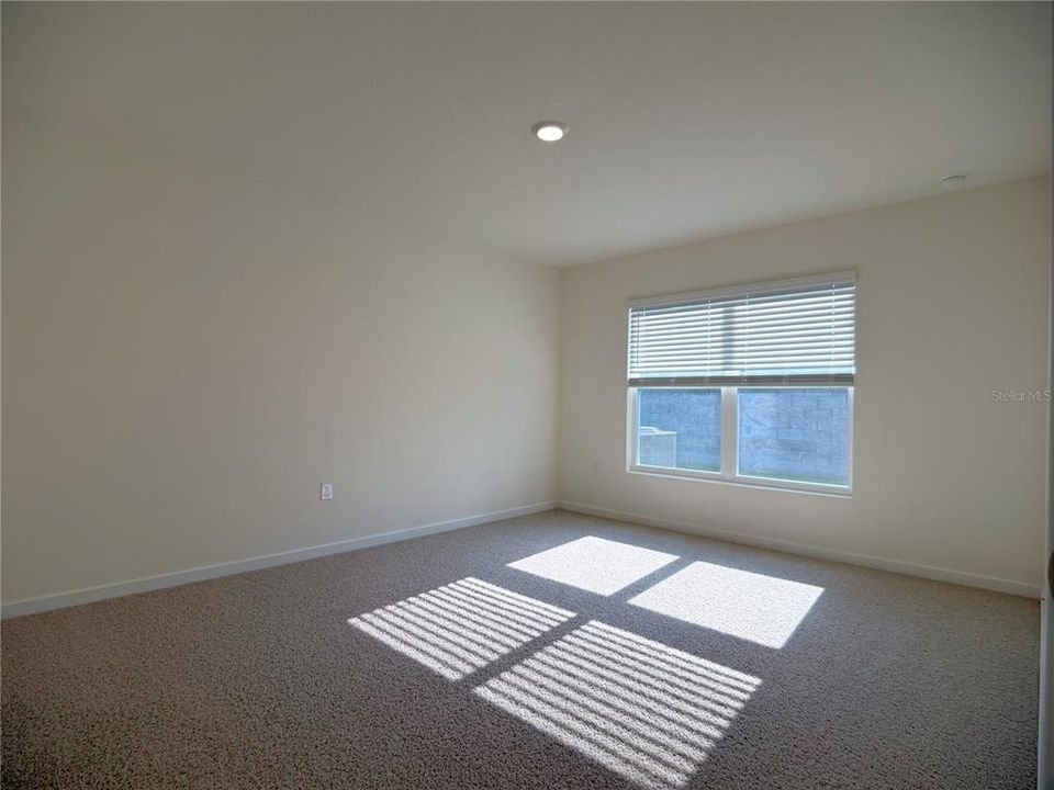 For Rent: $2,350 (4 beds, 2 baths, 1828 Square Feet)