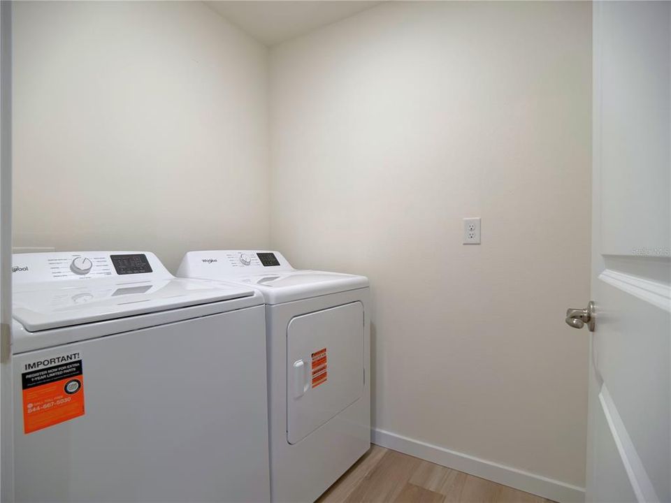 For Rent: $2,350 (4 beds, 2 baths, 1828 Square Feet)