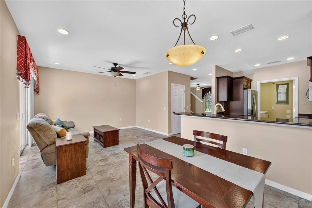 For Sale: $274,900 (2 beds, 2 baths, 1496 Square Feet)