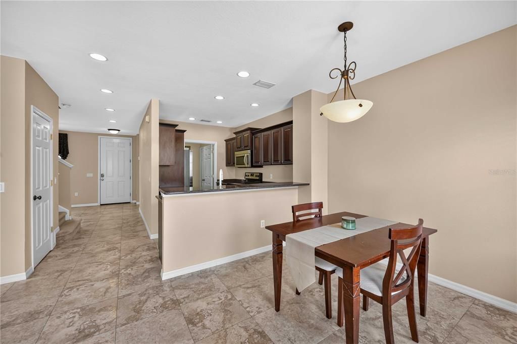For Sale: $274,900 (2 beds, 2 baths, 1496 Square Feet)