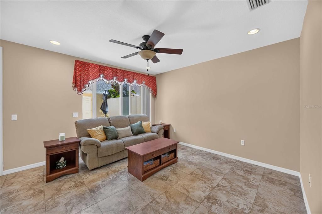 For Sale: $274,900 (2 beds, 2 baths, 1496 Square Feet)