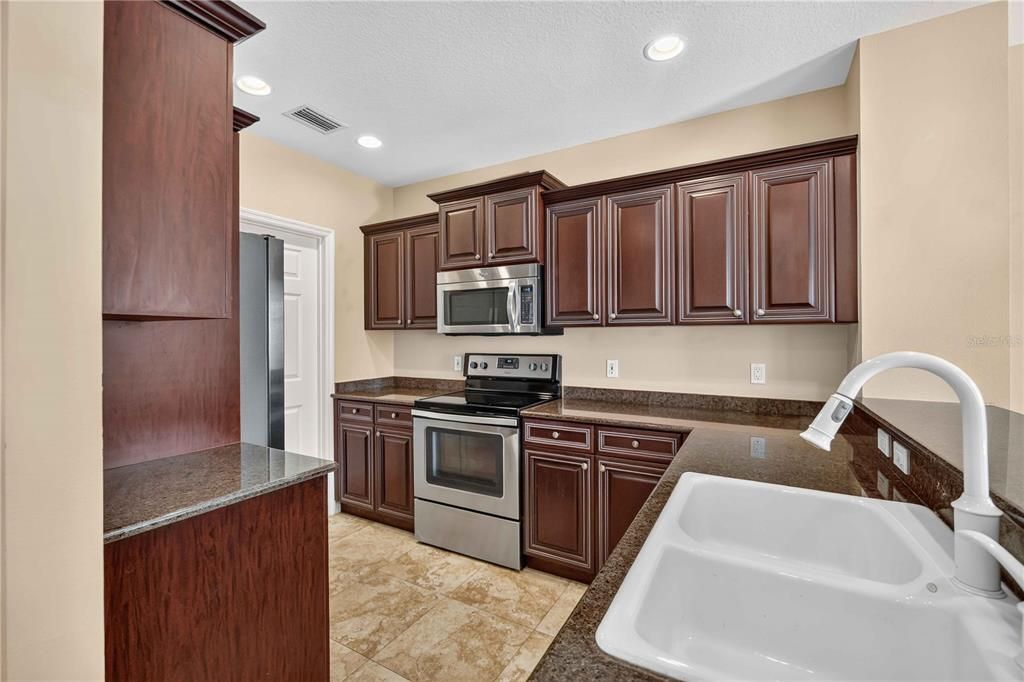 For Sale: $274,900 (2 beds, 2 baths, 1496 Square Feet)