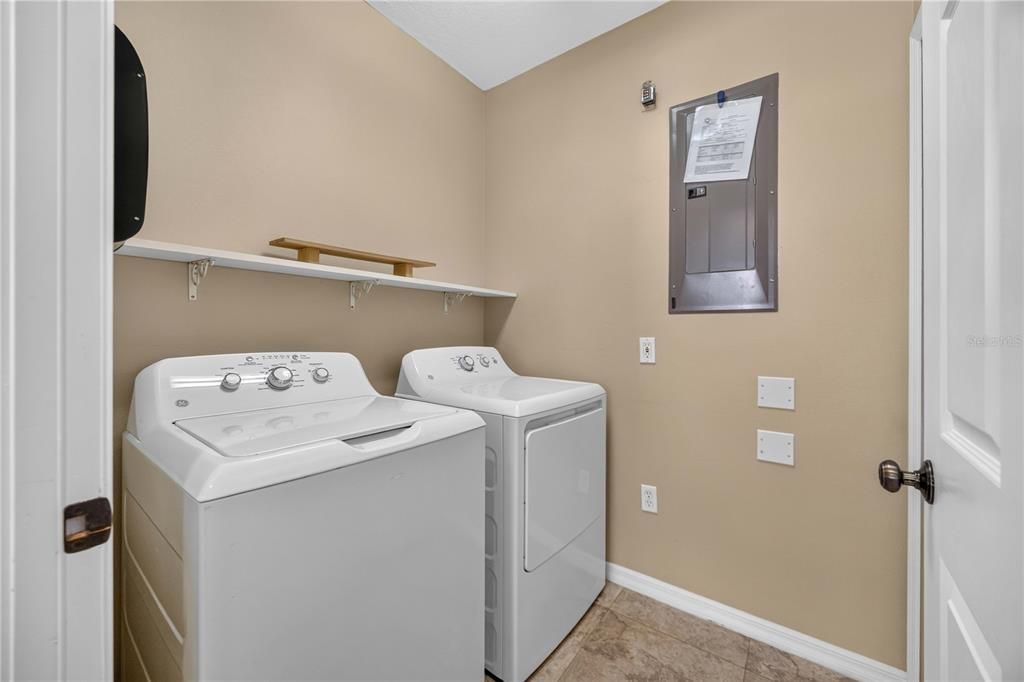 For Sale: $274,900 (2 beds, 2 baths, 1496 Square Feet)