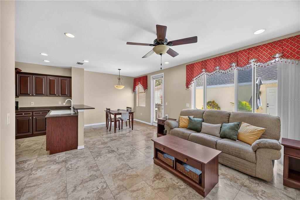 For Sale: $274,900 (2 beds, 2 baths, 1496 Square Feet)
