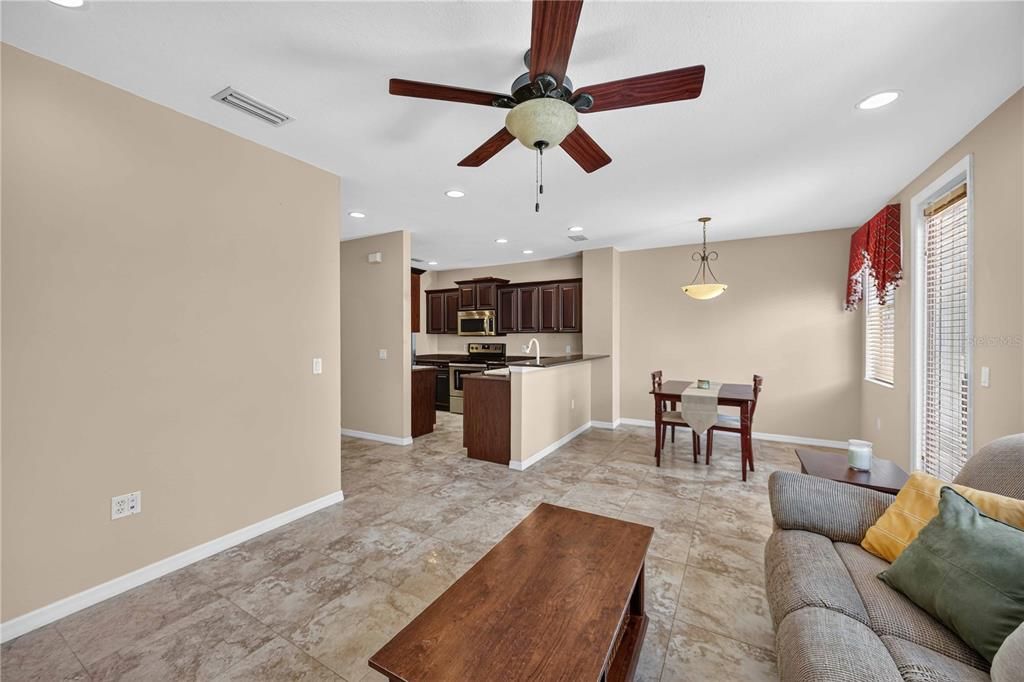 For Sale: $274,900 (2 beds, 2 baths, 1496 Square Feet)