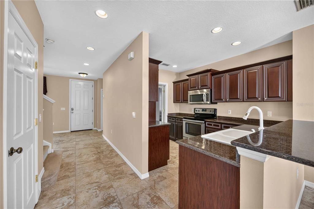 For Sale: $274,900 (2 beds, 2 baths, 1496 Square Feet)